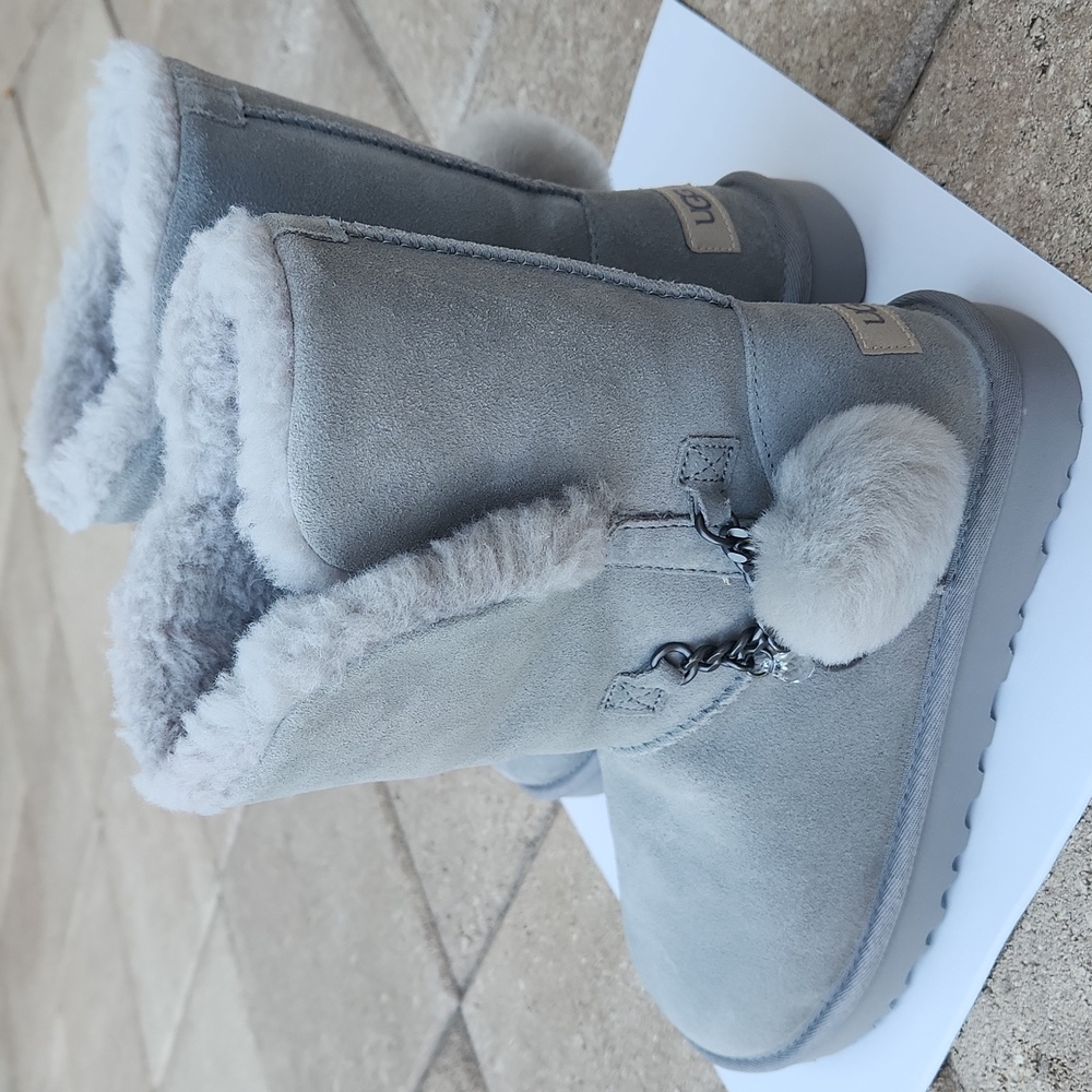 Ugg Gray Classic Short Boots w/Charms Sz 7